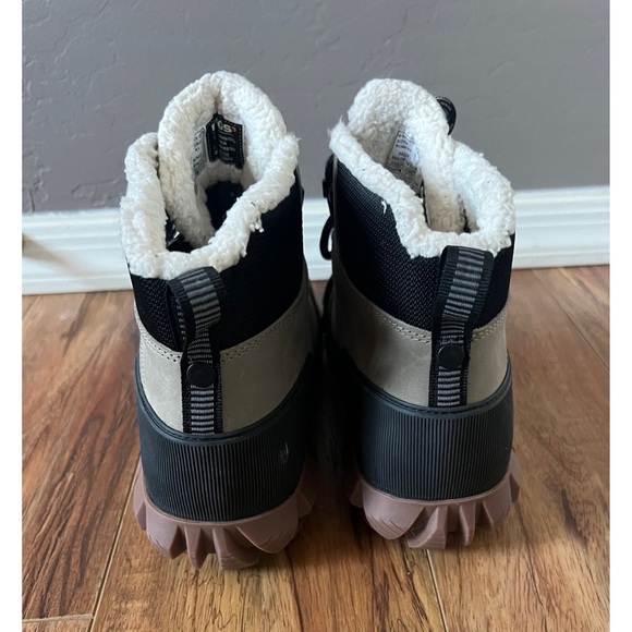 Bogs - Women's - Boots Arcata
Urban Leather... Size 10 - Picture 8 of 12